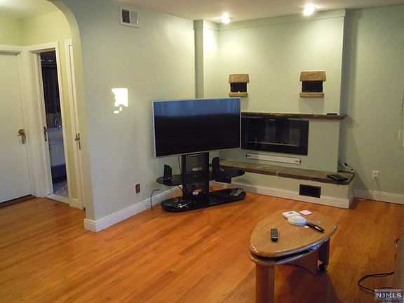 2nd image of 17 Hillcrest Ave APT 1