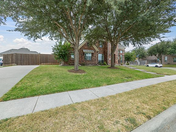 3rd image of 412 Oriole Dr