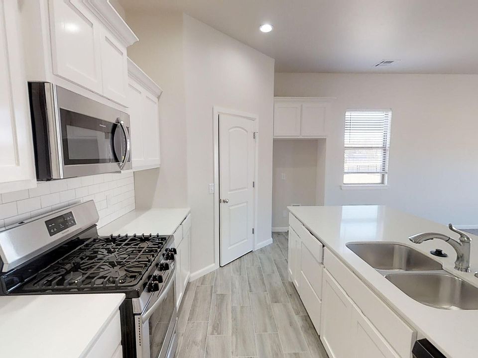 2nd image of 4711 Enclave Pl