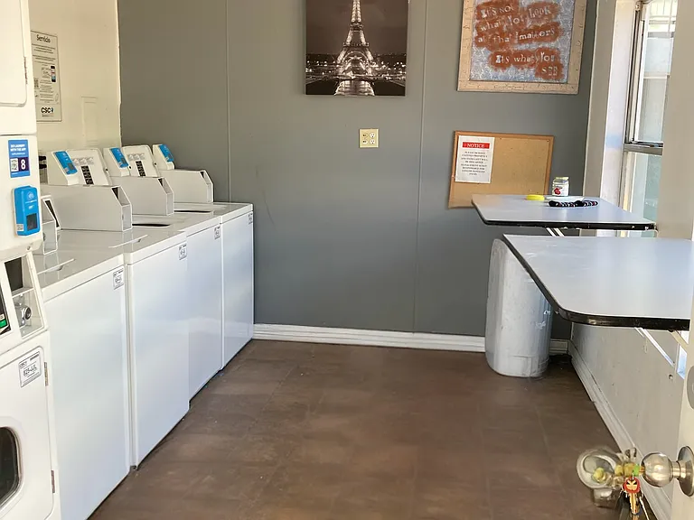 SAN MATEO SUITES — Photo 8