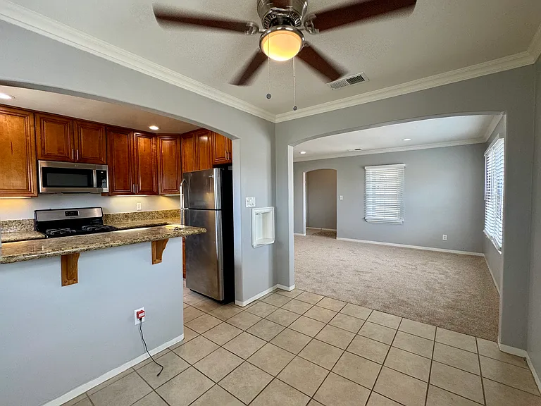2975 Laurel St #19 — Photo 7