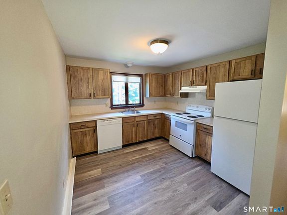 3rd image of 302 Boston Post Rd APT 16