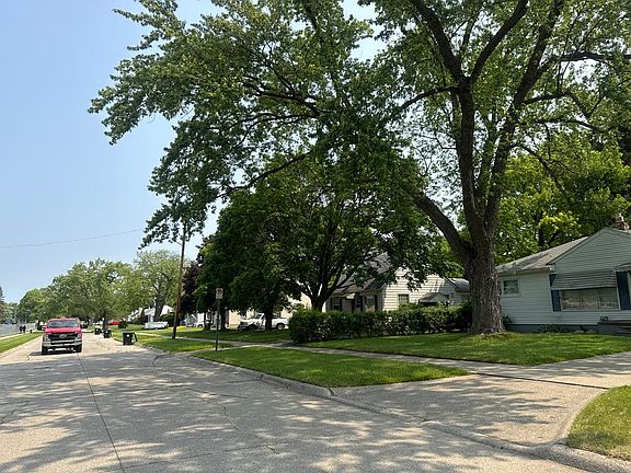 5th image of 12896 Berwyn Ave