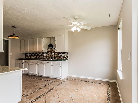 5th image of 1305 Aubry Dr