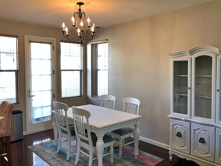 Dining Room (1st Floor)