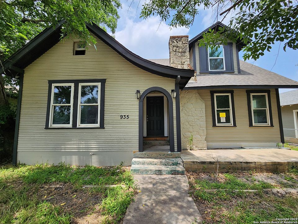 1st image of 935 ARANSAS AVE