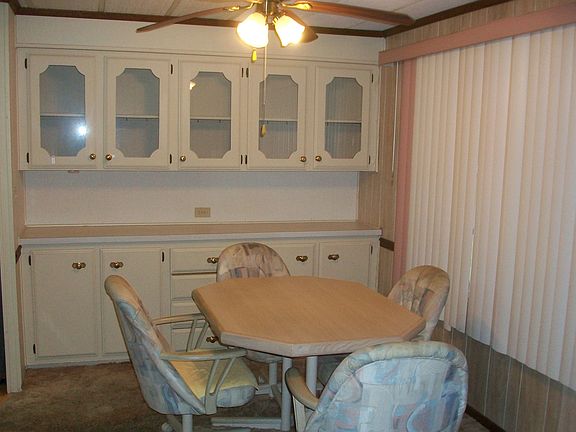 4th image of 225 Aspen Cir
