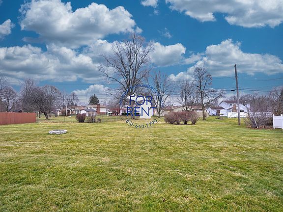 5th image of 1394 Rollins St