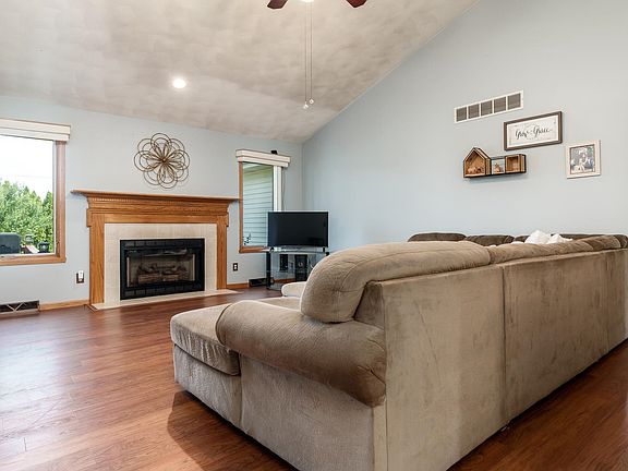 4th image of 6672 Lindbloom Ln