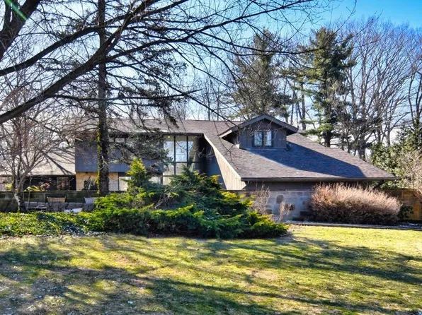 17370 S Park Blvd, Shaker Heights, OH 44120