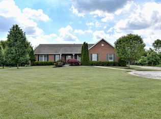 5766 Gale Rd SW, Pataskala, OH 43062