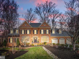 1139 Round Pebble Ln, Reston, VA 20194