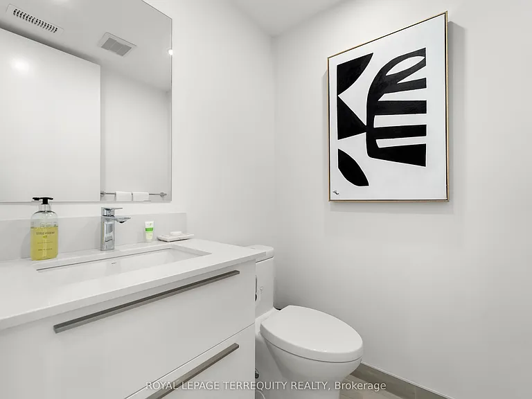 35 Rockmount Cres — Photo 17