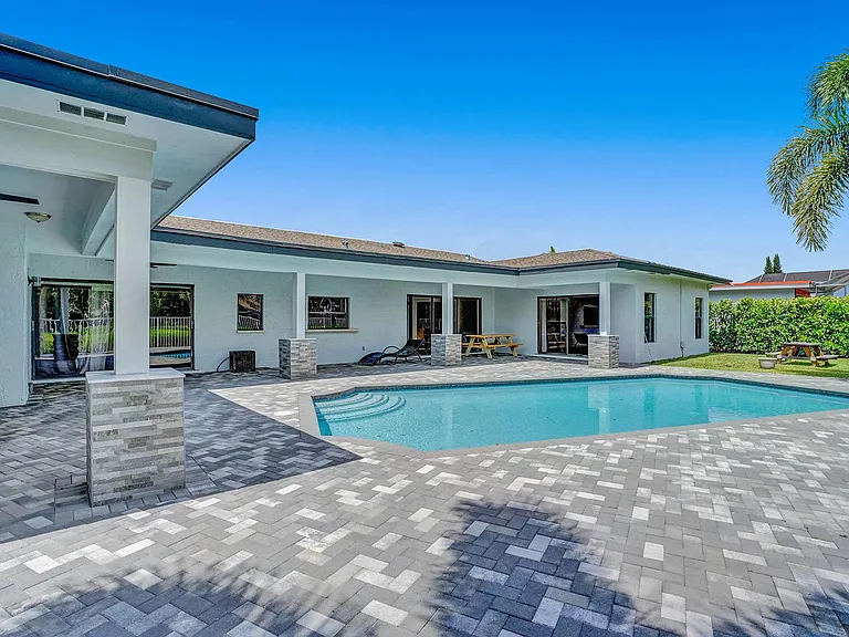 16610 Royal Poinciana Ct — Photo 75