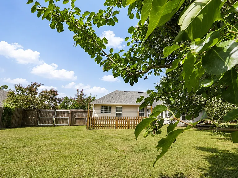 3829 Edinburg Cir — Photo 31