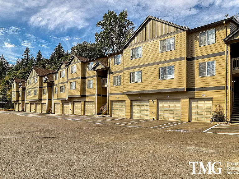 River View Apartments — Photo 32