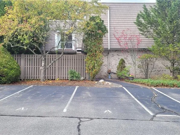 15 Caddy Rock Rd APT A, North Kingstown, RI 02852