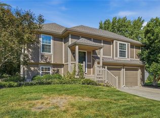 2558 NE Dale Hunter Ln, Lees Summit, MO 64086