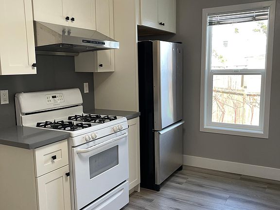 3rd image of 216 Montana St