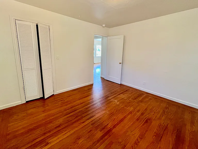 221 Hermosa Ave — Photo 22