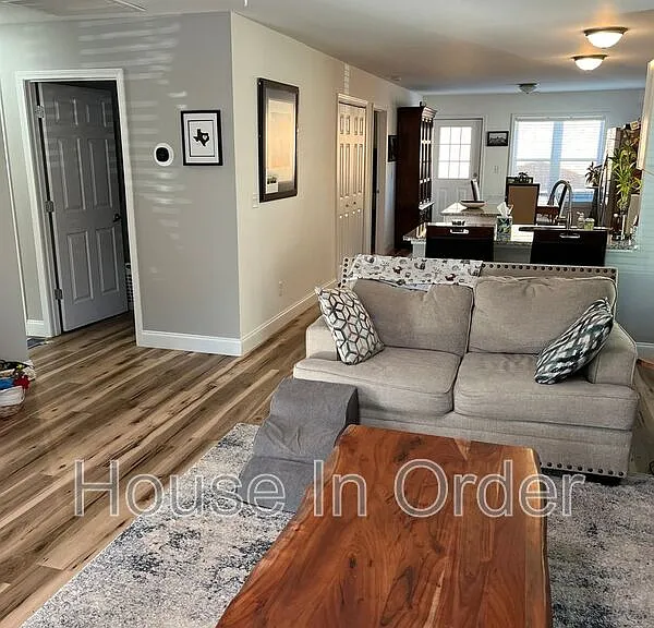 542 Quinn Hill Ln — Photo 2