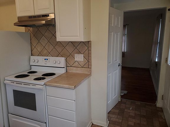 3rd image of 3517 Dresden St