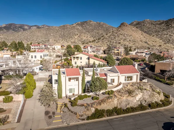 900 Piedra Larga Pl NE, Albuquerque, NM 87123