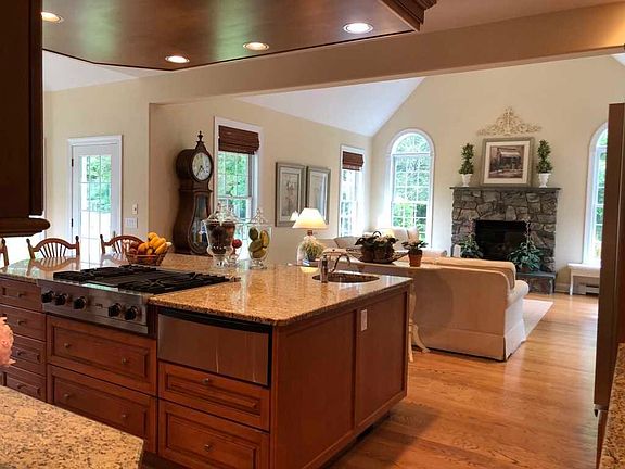 3rd image of 14 Jacobs Ln