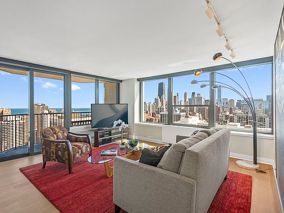 5th image of 1560 N Sandburg Ter #360204