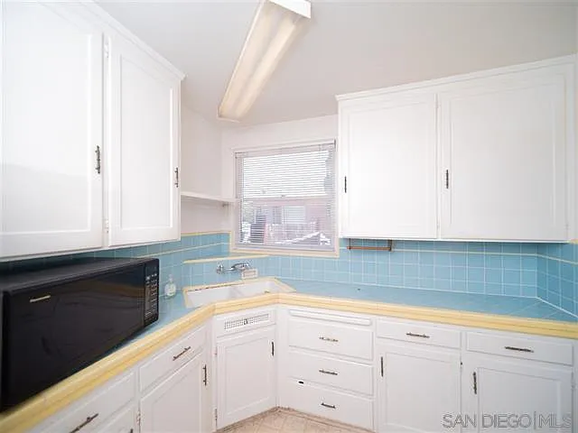 4960 63rd St — Photo 8