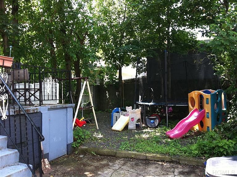 1st image of 729 Clarence Ave