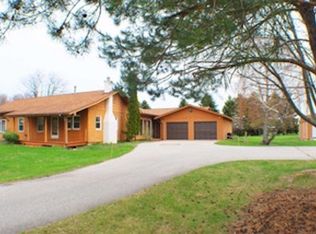 1719 Horton Bay Rd, Petoskey, MI 49770
