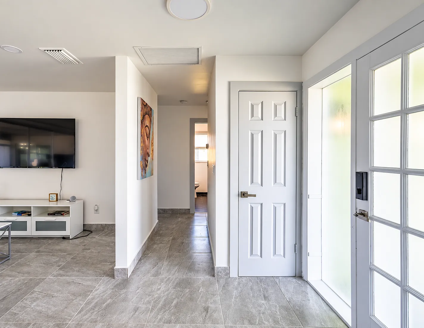 3 bed, 1370 sqft, $2,200 — Photo 4