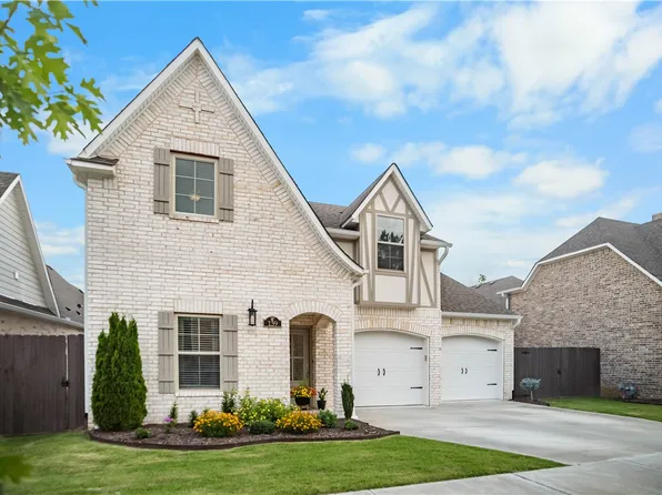 139 N Hawkstone Dr, Fayetteville, AR 72704