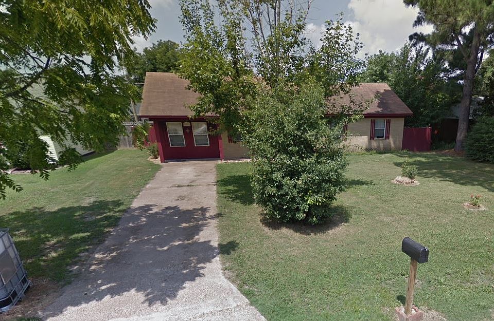 2nd image of 601 Cathy St