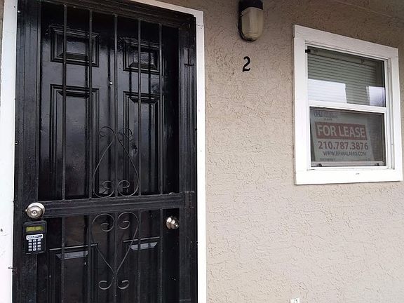 5th image of 3409 Commercial Ave APT 2