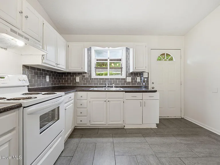 774 Pinewood Dr — Photo 30