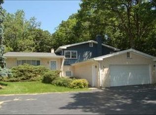 60 Forest Ave, Roselle, IL 60172