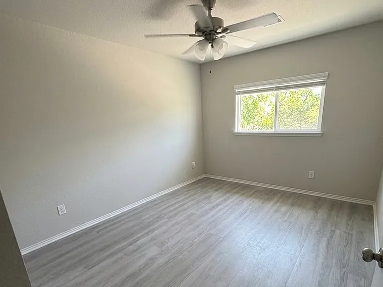 1836 Indigo Ln — Photo 11