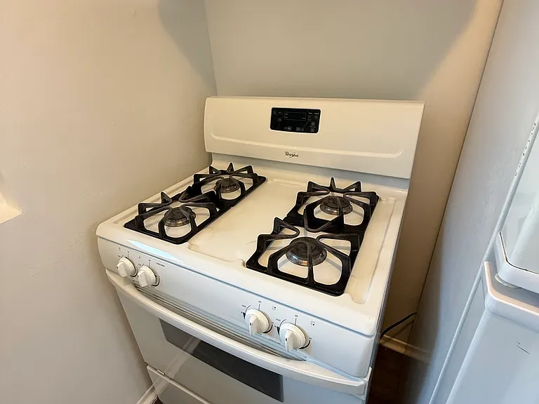 2435 E Fairmount St #5 — Photo 4