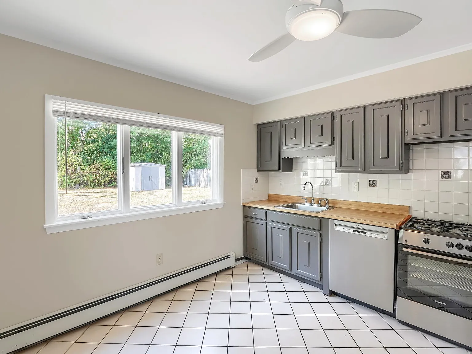 3 bed, 1059 sqft, $3,200 — Photo 4