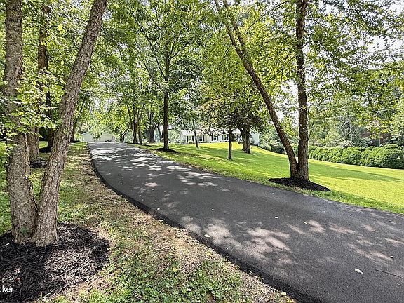 2nd image of 702 Dorsey Ln