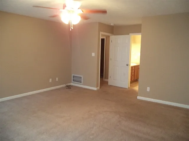 310 Fox Hunters Ct — Photo 8