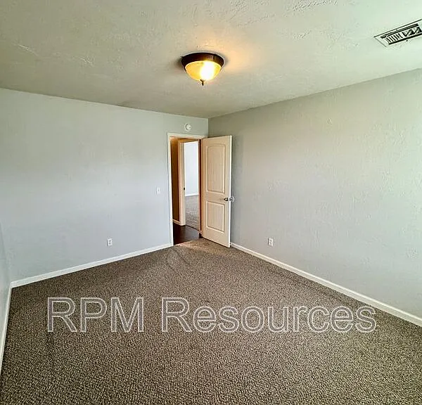 8205 NW 83rd Ter — Photo 15
