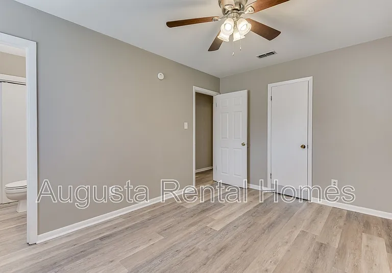 3330 Young Forest Dr — Photo 19