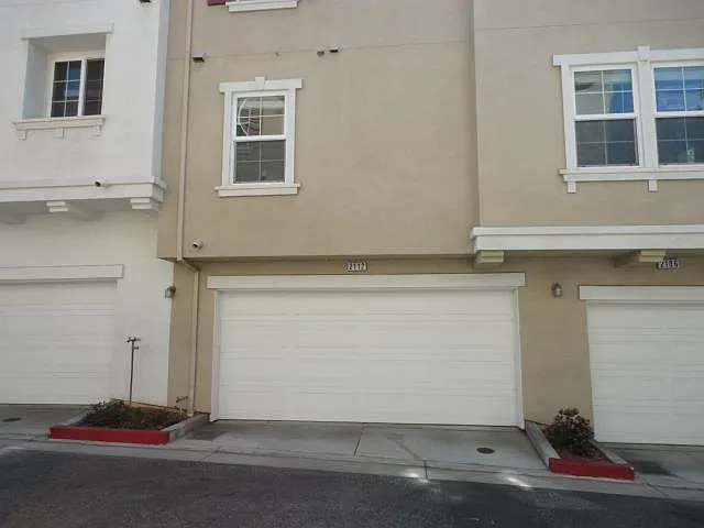 2112 Lindsey Ct — Photo 3