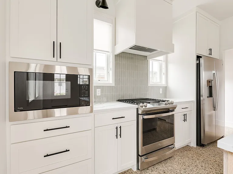 1032 Hangar Dr — Photo 7
