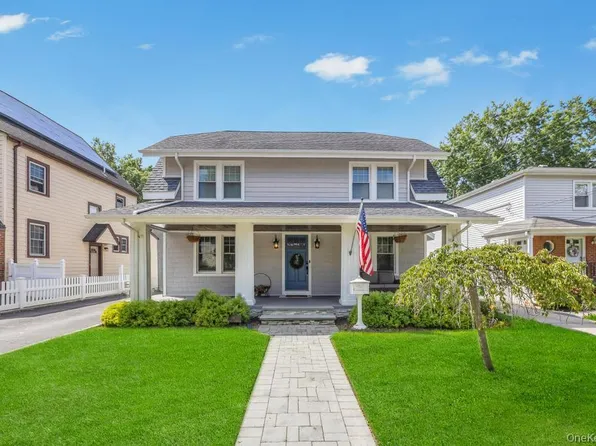 14 Lenox Avenue, Lynbrook, NY 11563