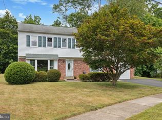 2225 Laurel Cir, Willow Grove, PA 19090