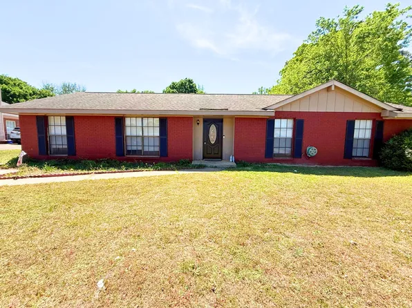 164 Camellia Ct, Millbrook, AL 36054